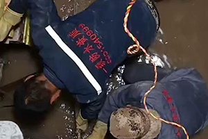 丽江电梯井堵漏施工视频